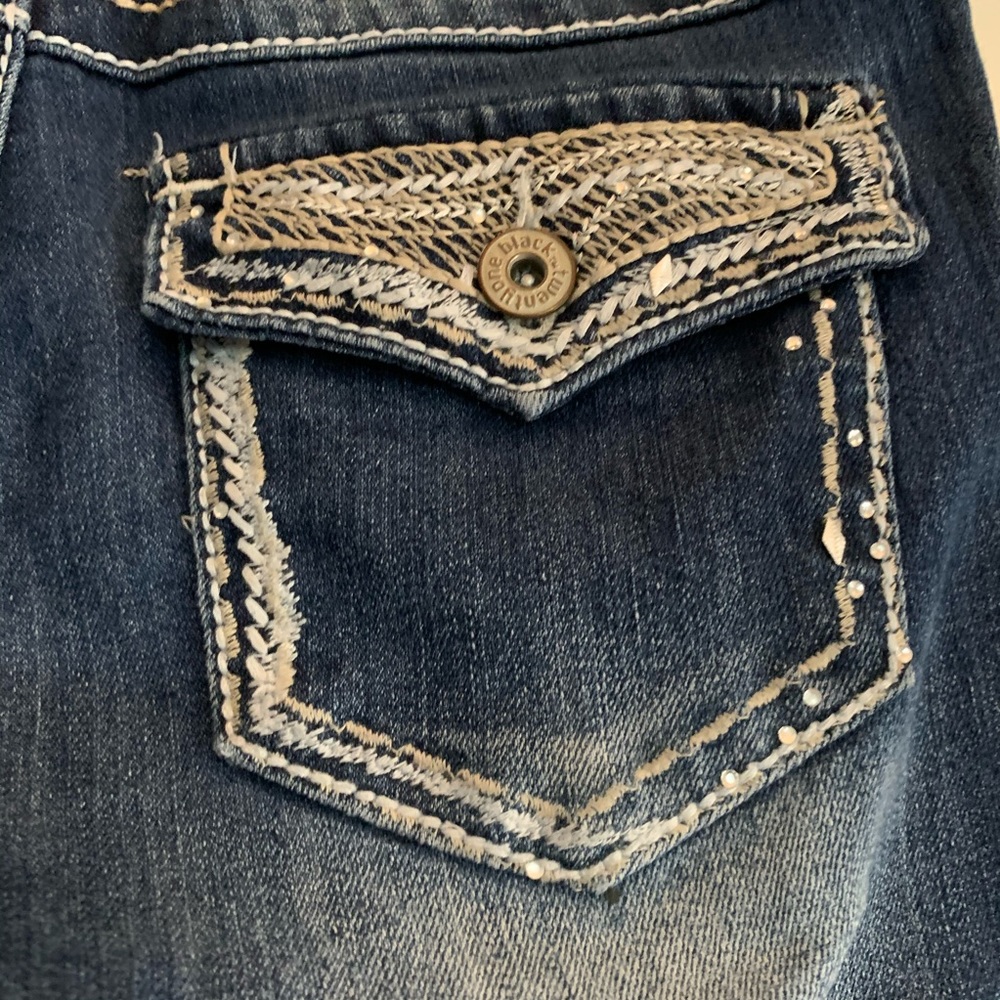 Rue21 Black dark blue wash low rise boot cut curvy denim jeans Size 4